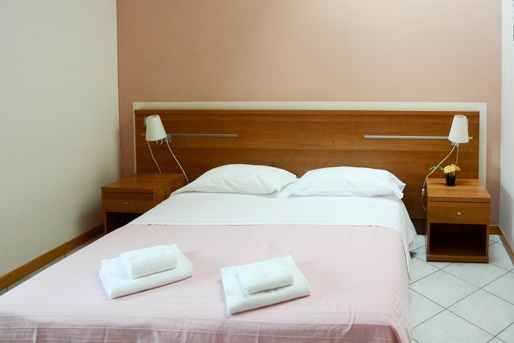 Albergo Meuble Abatjour Mantova Exteriör bild