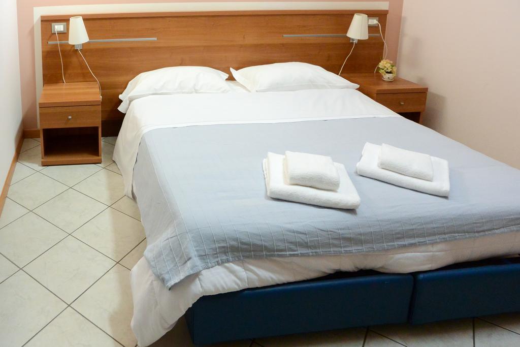 Albergo Meuble Abatjour Mantova Exteriör bild