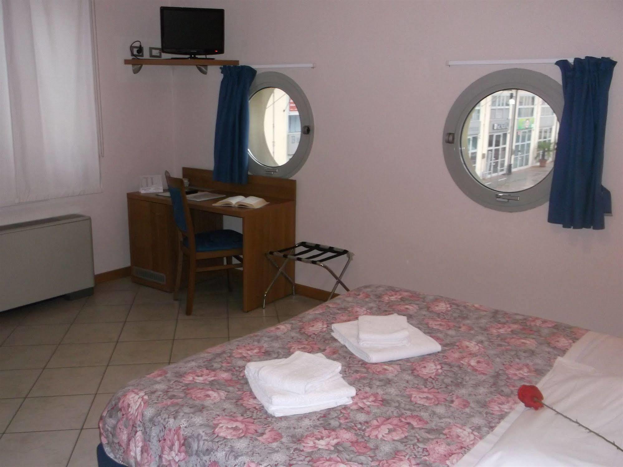 Albergo Meuble Abatjour Mantova Exteriör bild
